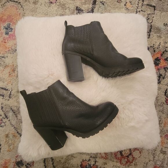 Sam & Libby heeled boots with tread. Sz 8 - Picture 2 of 14